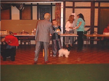 Herr Weinberg gratuliert beiden zum 3. Platz
